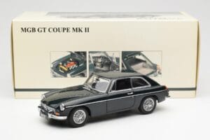 MGB GT Mk2 Coupe Racing Zielony AUTOart 1:18 76602 Metal — zdjęcie 8 z 8