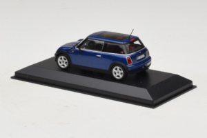 Mini Cooper Kabriolet Niebieski Minichamps 1:43 80420309092-R1 Metal — zdjęcie 3 z 5