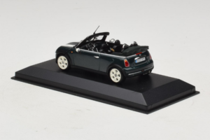 Mini Cooper Kabriolet Zielony z Białym Paskiem Minichamps 1:43 80420309093-R1 Metal — zdjęcie 3 z 5