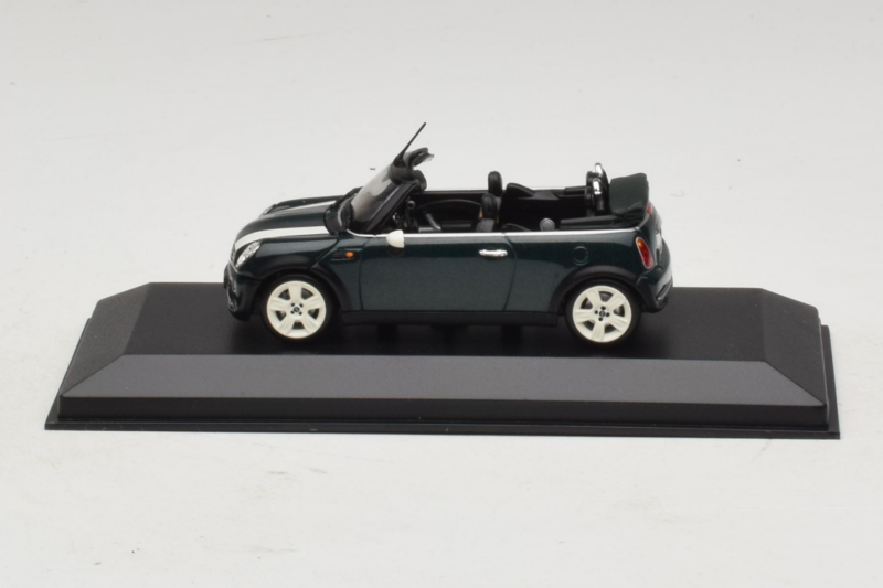 Mini Cooper Kabriolet Zielony z Białym Paskiem Minichamps 1:43 80420309093-R1 Metal