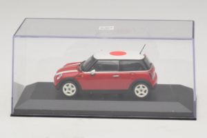Mini Cooper Czerwony z Flagą Japonii Minichamps 1:43 80420309024-R1 Metal — zdjęcie 4 z 5