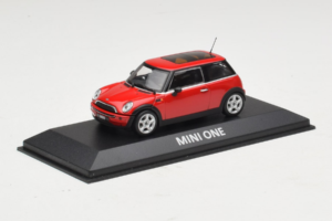 Mini Cooper Czerwony Minichamps 1:43 MINI010 Metal — zdjęcie 2 z 4