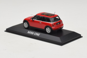 Mini Cooper Czerwony Minichamps 1:43 MINI010 Metal — zdjęcie 3 z 4