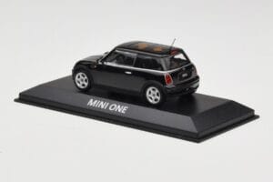 Mini One R50 Czarny Z Czarnym Dachem Minichamps 1:43 MINI005 Metal — zdjęcie 3 z 5