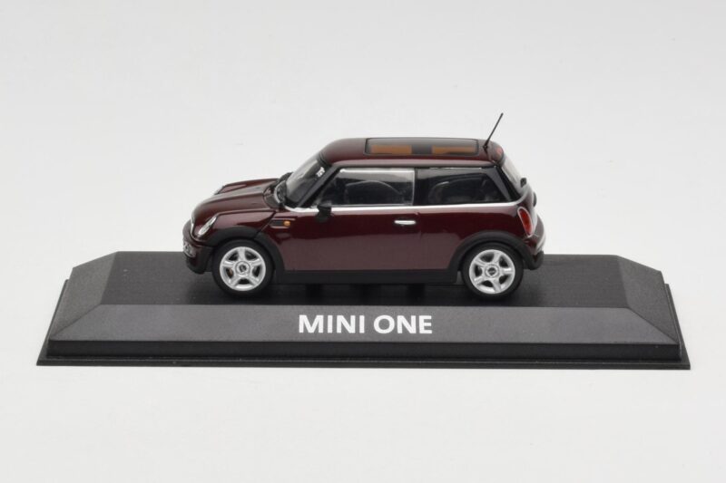 Mini One R50 Ciemny Czerwony Z Czarnym Dachem Minichamps 1:43 MINI008 Metal