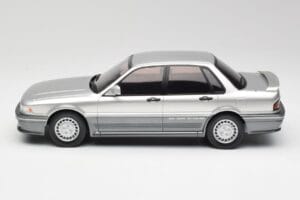 Mitsubishi Galant VR-4 Srebrny IXO 1:18 18CMC191 Metal — zdjęcie 3 z 6