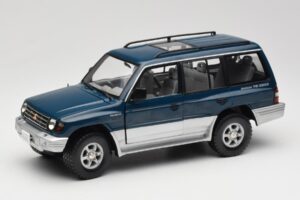 Mitsubishi Pajero V20 LWB Niebieski i Srebrny Sun Star 1:18 1212 Metal