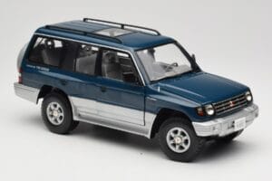 Mitsubishi Pajero V20 LWB Niebieski i Srebrny Sun Star 1:18 1212 Metal — zdjęcie 6 z 8