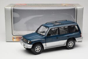 Mitsubishi Pajero V20 LWB Niebieski i Srebrny Sun Star 1:18 1212 Metal — zdjęcie 8 z 8