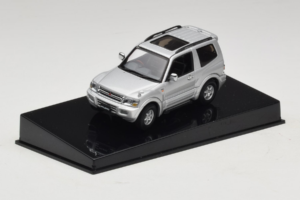 Mitsubishi Pajero SWB Srebrny AUTOart 1:43 57113 Metal — zdjęcie 2 z 4