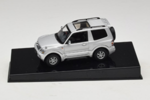 Mitsubishi Pajero SWB Srebrny AUTOart 1:43 57113 Metal