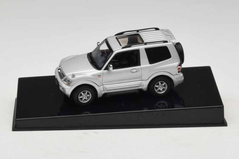 Mitsubishi Pajero SWB Srebrny AUTOart 1:43 57113 Metal