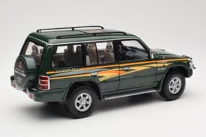 Mitsubishi Pajero V20 LWB Zielony Sun Star 1:18 1225 Metal — zdjęcie 3 z 8