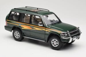 Mitsubishi Pajero V20 LWB Zielony Sun Star 1:18 1225 Metal — zdjęcie 6 z 8