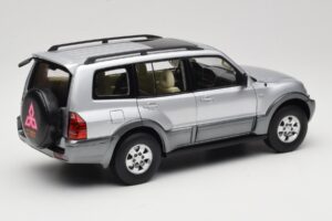 Mitsubishi Pajero V73 Niebieski YC Model 1:18 241218040102010209 Metal — zdjęcie 3 z 8