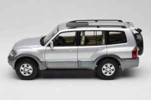 Mitsubishi Pajero V73 Niebieski YC Model 1:18 241218040102010209 Metal — zdjęcie 4 z 8