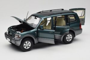 Mitsubishi Pajero V73 Zielony YC Model 1:18 241218040101010215 Metal — zdjęcie 2 z 8