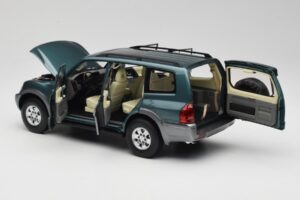 Mitsubishi Pajero V73 Zielony YC Model 1:18 241218040101010215 Metal — zdjęcie 5 z 8