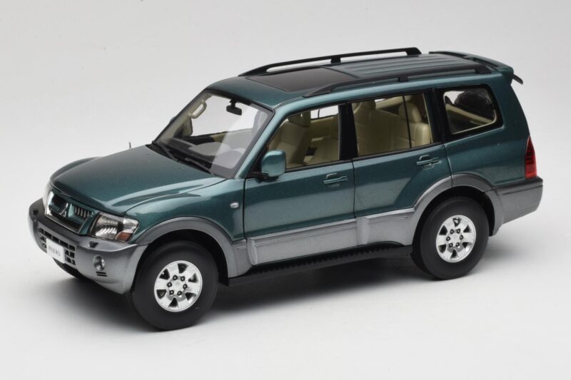 Mitsubishi Pajero V73 Zielony YC Model 1:18 241218040101010215 Metal