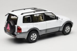 Mitsubishi Pajero V73 Biały YC Model 1:18 241218040103010206 Metal — zdjęcie 3 z 8