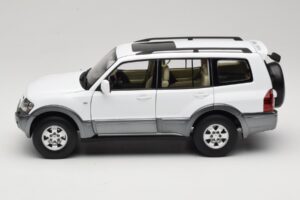 Mitsubishi Pajero V73 Biały YC Model 1:18 241218040103010206 Metal — zdjęcie 4 z 8