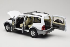Mitsubishi Pajero V73 Biały YC Model 1:18 241218040103010206 Metal — zdjęcie 5 z 8
