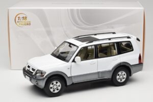 Mitsubishi Pajero V73 Biały YC Model 1:18 241218040103010206 Metal — zdjęcie 8 z 8