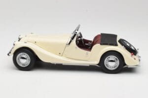 Morgan 4/4 Series II Biały Kyosho 1:18 08111W Metal — zdjęcie 4 z 8