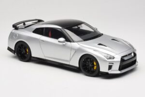 Nissan GT-R R35 Track Edition NISMO T-Spec Ultimate Metal Silver MotorHelix 1:18 M83517 Metal — zdjęcie 6 z 8