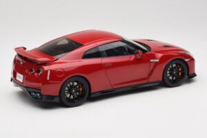 Nissan GT-R R35 Track Edition NISMO Vibrant Red MotorHelix 1:18 M83511 Metal — zdjęcie 3 z 8