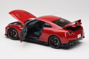 Nissan GT-R R35 Track Edition NISMO Vibrant Red MotorHelix 1:18 M83511 Metal — zdjęcie 5 z 8