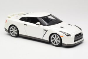Nissan GT-R R35 Biały Bburago 1:18 18-12079 Metal — zdjęcie 6 z 8