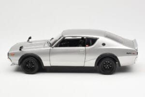 Nissan Skyline 2000 GT-R KPGC110 Srebrny Kyosho 1:18 08255S Metal — zdjęcie 4 z 8