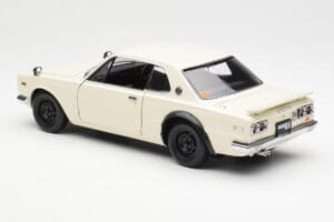 Nissan Skyline 2000 GT-R KPGC110 Biały Kyosho 1:18 08127W Metal — zdjęcie 7 z 8