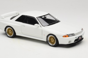 Nissan Skyline GT-R R32 V-Spec II Tuned Crystal White AUTOart 1:18 77416 Metal — zdjęcie 6 z 8