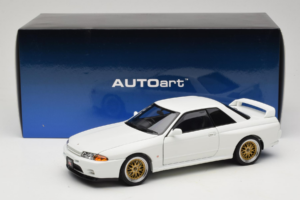 Nissan Skyline GT-R R32 V-Spec II Tuned Crystal White AUTOart 1:18 77416 Metal — zdjęcie 8 z 8