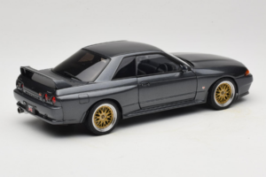 Nissan Skyline GT-R R32 V-Spec II Tuned Gun Grey Metallic AUTOart 1:18 77417 Metal — zdjęcie 3 z 8