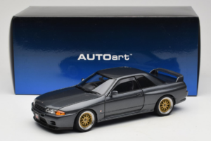 Nissan Skyline GT-R R32 V-Spec II Tuned Gun Grey Metallic AUTOart 1:18 77417 Metal — zdjęcie 8 z 8
