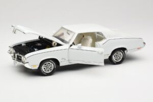 Oldsmobile Cutlass SX Biały ERTL 1:18 33775 Metal — zdjęcie 2 z 8