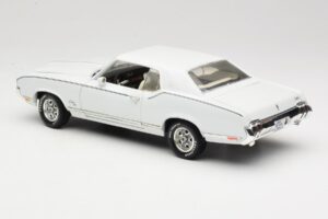 Oldsmobile Cutlass SX Biały ERTL 1:18 33775 Metal — zdjęcie 7 z 8