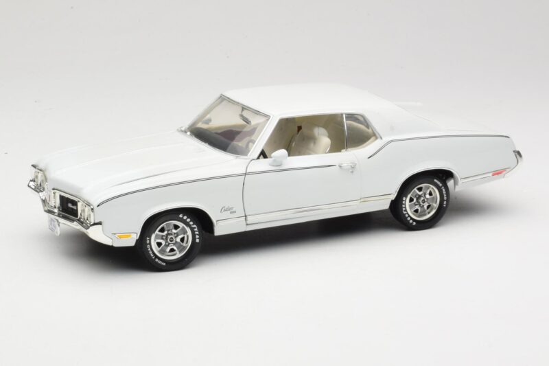 Oldsmobile Cutlass SX Biały ERTL 1:18 33775 Metal