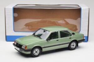 Opel Ascona C Metallic Light Green MCG 1:18 MCG18458 Metal — zdjęcie 6 z 6
