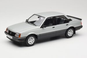 Opel Ascona C SR Srebrny MCG 1:18 MCG18460 Metal