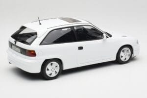 Opel Astra F GSi Blanc Casablanca Norev 1:18 183673 Metal — zdjęcie 2 z 6