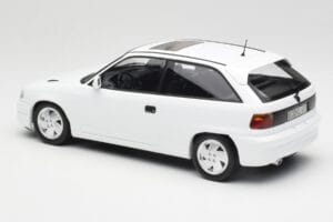 Opel Astra F GSi Blanc Casablanca Norev 1:18 183673 Metal — zdjęcie 5 z 6