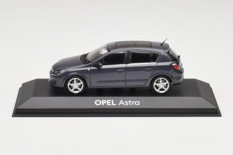 Opel Astra H Ciemny Niebieski Minichamps 1:43 B24910027-A1 Metal