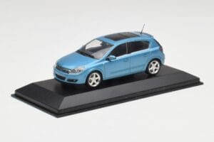 Opel Astra H Jasny Niebieski Minichamps 1:43 400043001 Metal — zdjęcie 2 z 4