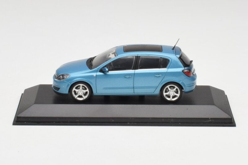 Opel Astra H Jasny Niebieski Minichamps 1:43 400043001 Metal