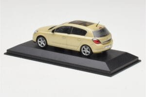 Opel Astra H Żółty Metaliczny Minichamps 1:43 403043003 Metal — zdjęcie 3 z 4