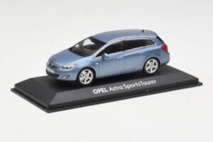 Opel Astra J Sports Tourer Blue Metallic Minichamps 1:43 400049012 Metal — zdjęcie 2 z 4